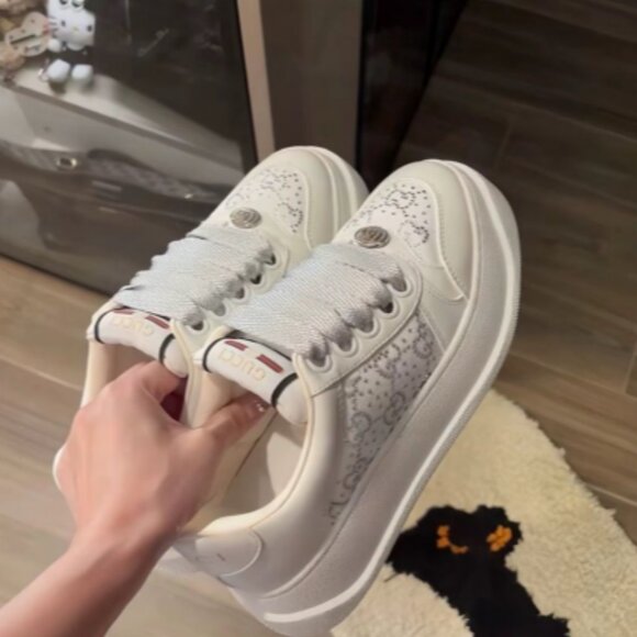 GUCCI AUTHENTIC GUCCI WOMEN'S SCREENER SNEAKER SIZE 37 - Picture 1 of 5